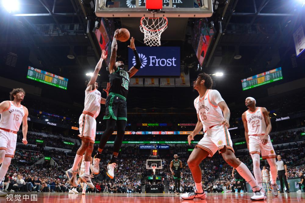 而中场球员 而中场球员